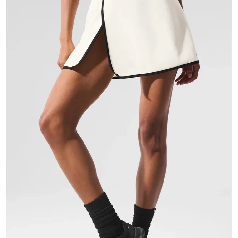 XXS airbrush streamlined skirt Ivory/ Black